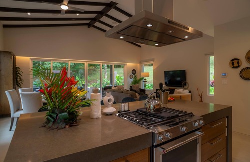 Jaco Villa | - Casa Cenizaro Six Bedroom Private Pool Family