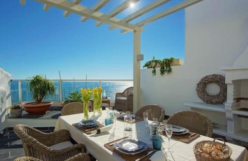Peneco Beach House | Casa Chanel - Ocean front with rooftop SPA Jacuzzi
