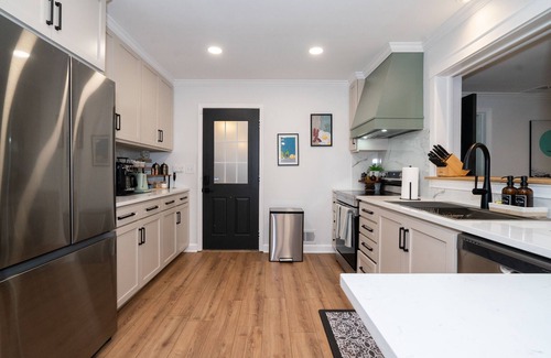 Doraville House | Casa Cielo - Sauna Cold Plunge Gym