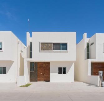 La Paz House | Casa Colibrí
