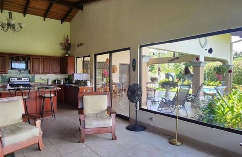 Mercedes House | Casa Colibrí - Tranquil Retreat Surrounded by Nature