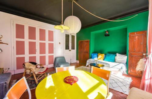 Forcalquier Apartment | casa Colorada centrale avec balcons
