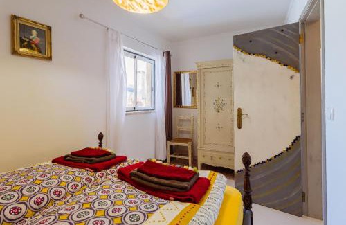 Vila do Bispo Apartment | Casa Colorida