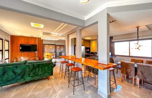 Recanto Araucaria House | Casa com 4 Suites, Jacuzzi e Lareira Externa