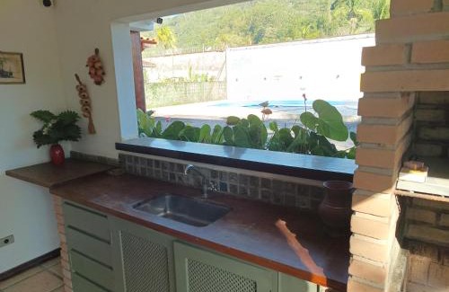 Toninhas House | Casa com piscina a 150m da Praia do Lázaro