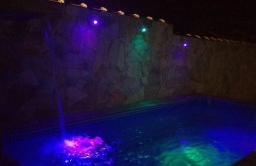 Tupy House | Casa com Piscina Aquecida, Churrasqueira e Wi-fi, lado praia de Itanhaém