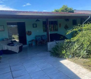 Pontal do Parana Apartment | Casa com piscina a 500 metros da praia