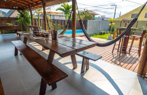 Barra Velha House | Casa com Varanda Incrível - Sinuca, Pepolim, Piscina, Praça de Fogo - Próximo ao Parque Beto Carrero World