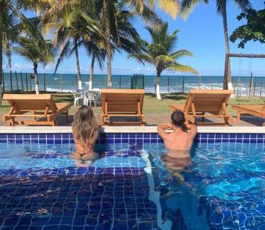 Olivenca Apartment | Casa completo com grande piscina sob coqueiros, pe na areia