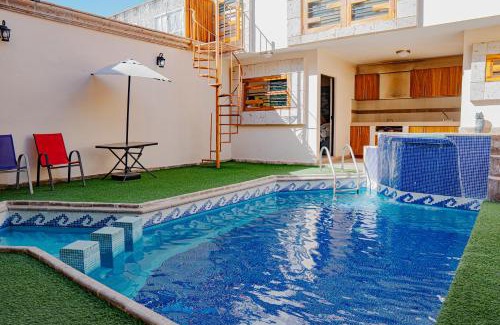 Zona Dorada Villa | Casa con alberca en excelente ubicación, para grupos grandes de personas