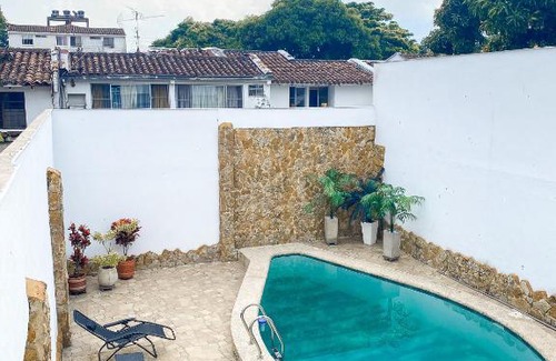 Cali House | Casa con piscina privada en Cali, cerca a Cosmocentro