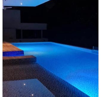Girardot House | Casa con piscina y campo de golf
