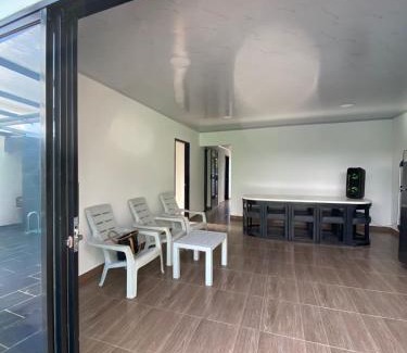 Acacias House | Casa con piscina y jacuzzi en Acacías