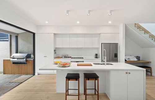 Thirroul House | Casa 'ConnWilli’ @ Thirroul Beach - Directly opposite Thirroul Beach Reserve