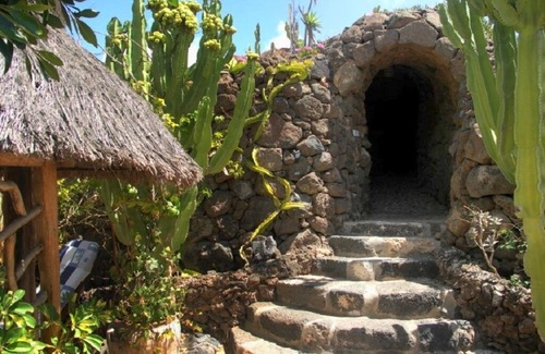 La Asomada Apartment | Casa Cora - dreamlike finca, pool, huge garden, WIFI, children's playground