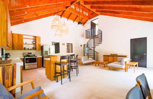 Playa Guiones House | CASA COSTA | SPACIOUS 4-BED BY MAIN BEACH ENTRANCE