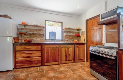 Cahuita House | Casa Creole - Private, Secure, Steps from the Beach