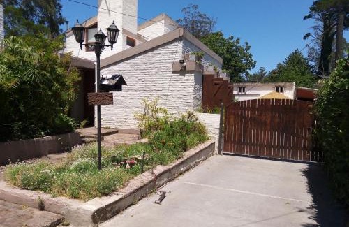 Bosque Peralta Ramos Cabin | Casa Cuatro Robles