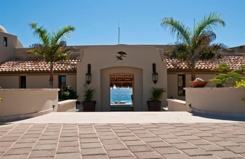 La Fortuna Villa | Casa Cuervo Beach Front Villa in Playa Tortuga - Baja Ca Sur