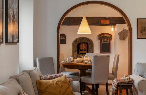 Camacha House | Casa da Cebola by An Island Apart