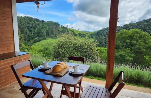 Sapucai-Mirim Ski Chalet | Casa Da Floresta Cercada com Piscina