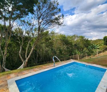 Sapucai-Mirim Ski Chalet | Casa Da Floresta Cercada com Piscina