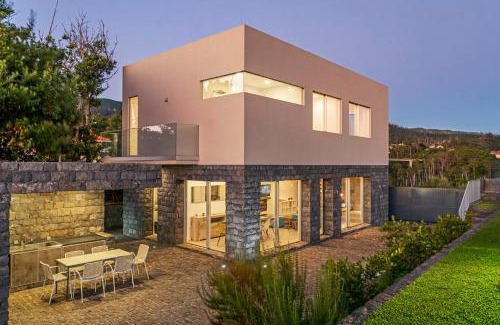 Prazeres House | Casa da Maloeira by An Island Apart
