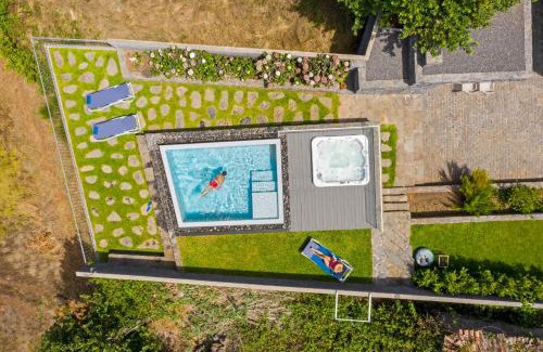 Prazeres House | Casa da Maloeira by An Island Apart