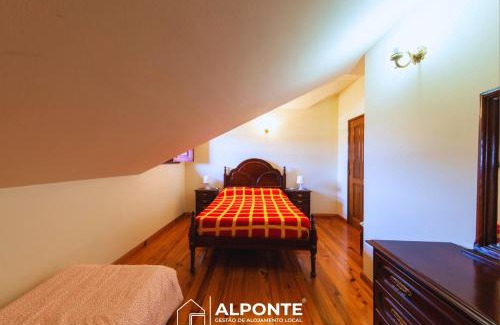Venade House | Casa da Pedra by ALPONTE
