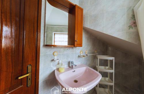 Venade House | Casa da Pedra by ALPONTE