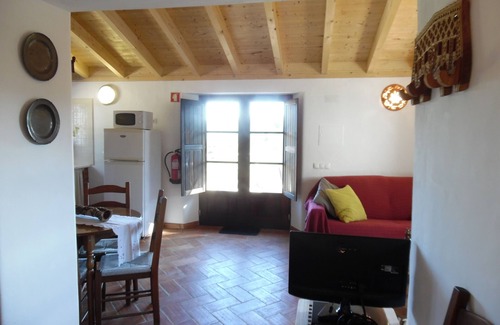 Baiona Villa | Casa da Pedra - Cosy Country House - private terrace, swimming pool, tenis table
