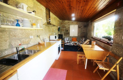 Parada de Bouro Cottage | Casa da Piscina - Casas do Rio by Gerês Casas