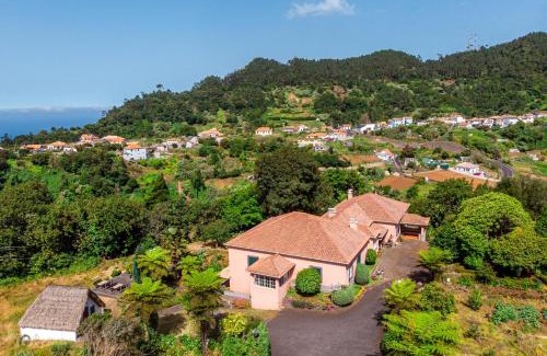 Santana House | Casa da Tia Clementina