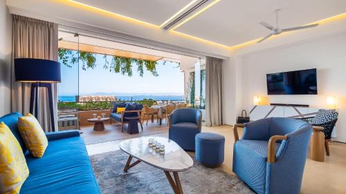 Alta Vista Apartment | Casa Daniel 6th Fl Lrgst Pool Gym 7m to Beach