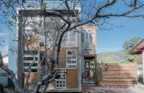 Pinheira House | Casa das Janelas