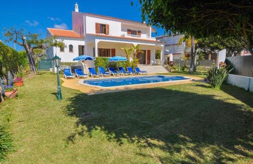 Santa Eulalia Villa | Casa das Palmeiras by OCvillas