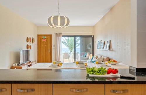 Campo de Baixo Villa | Casa das Pedras Pretas - By WeHost