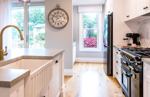 Berry Cottage | Casa De Berry - Luxurious Hamptons-style home away from home in Berry