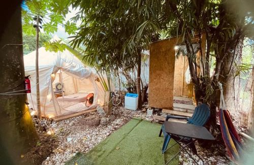 Homestead Other | Casa de Campaña en la Pequeña Selva by Legnalife