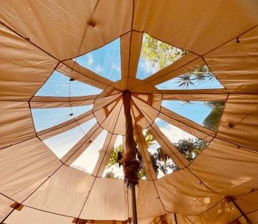 Homestead Other | Casa de Campaña en la Pequeña Selva by Legnalife