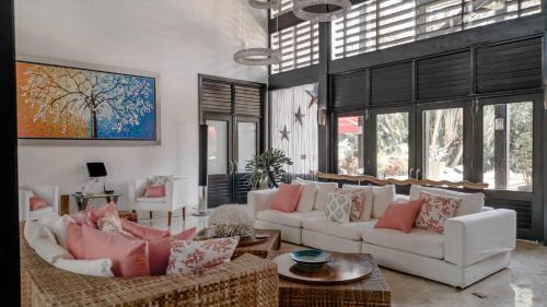 Las Piedras Villa | Casa de Campo 4-BR Retreat: Pool, Jacuzzi, Sauna, Chef & Maid