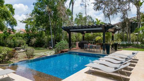 Las Piedras Villa | Casa de Campo 4-BR Retreat: Pool, Jacuzzi, Sauna, Chef & Maid