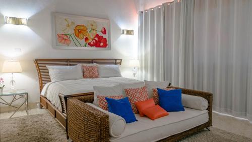 Las Piedras Villa | Casa de Campo 4-BR Retreat: Pool, Jacuzzi, Sauna, Chef & Maid