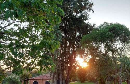 Sarapui Cottage | Casa de Campo. Natureza Exuberante, Wi-fi, Hidromassagem, Piscina. Pet Friendly!