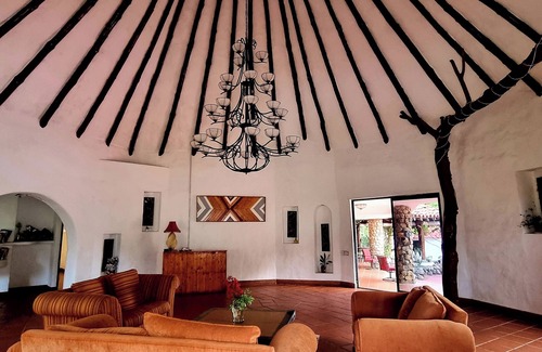 Nueva Gorgona Bed & Breakfast | Casa de Campo Mía, steps from the beach!