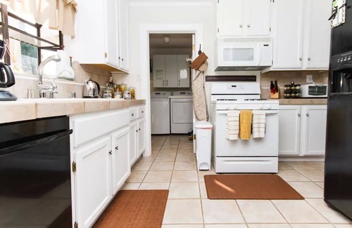 Anaheim Colony Historic District House | Casa de Citron Near Disney