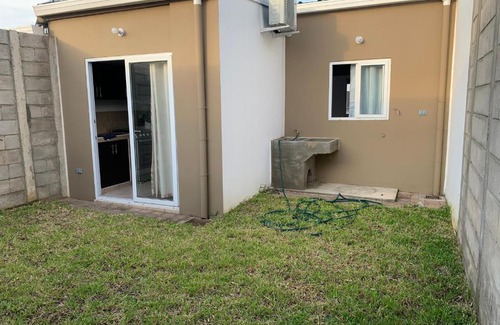 Coatepeque House | Casa de dos cuartos con aire e internet