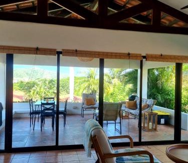 Playa Hermosa Villa | Casa de Encanto Tropical Villa