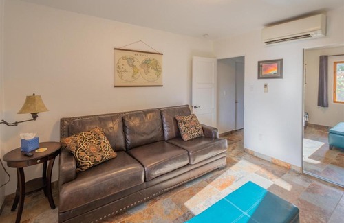 Summit Park House | Casa de Girasol - Sunflower House