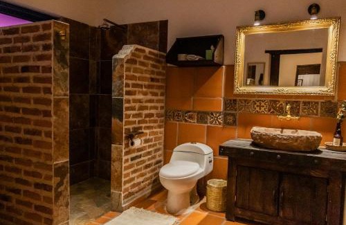 Guadalajara House | Casa de hospedaje -La Abadía de San Pedro
